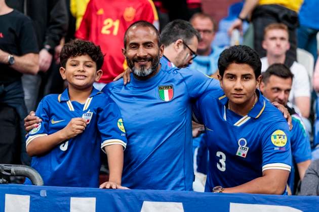 UEFA EURO 2024 Spain Italy 20 06 2024 Impressions of fans in the stands before the match UEFA EURO 2024 Spain Italy Stadion AufSchalke, Gelsenkirchen on 20 06 2024 Copyright: xBEAUTIFULxSPORTS Meuselx