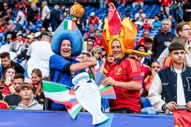 UEFA EURO 2024 Spain Italy 20 06 2024 Impressions of fans in the stands before the match UEFA EURO 2024 Spain Italy Stadion AufSchalke, Gelsenkirchen on 20 06 2024 Copyright: xBEAUTIFULxSPORTS Meuselx