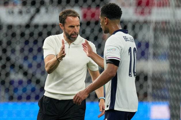 England manager Gareth Southgate (L) and Jude Bellingham of England (R) at full-time Denmark v England, UEFA European Championship, EM, Europameisterschaft 2024, Group C, Football, Frankfurt Arena, Frankfurt, Germany, 20 Jun 2024 EDITORIAL USE ONLY No use with unauthorised audio, video, data, fixture lists, club league logos or live services. Online in-match use limited to 120 images, no video emulation. No use in betting, games or single club league player publications. Copyright: xDavexShopland Shutterstockx 14543694ed