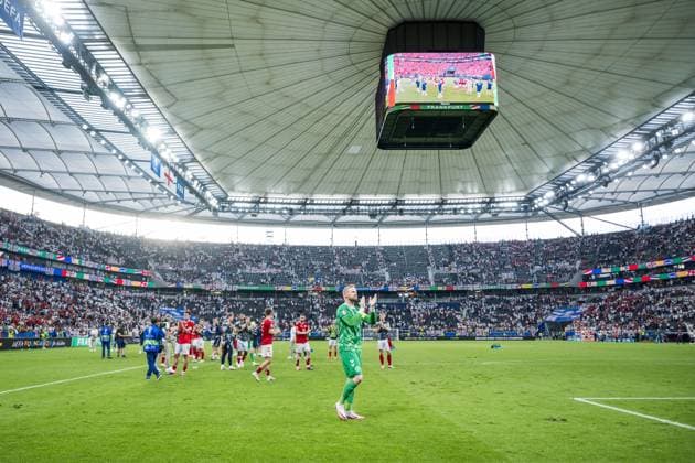 240620 Goalkeeper Kasper Schmeichel of Denmark after the UEFA Euro 2024 Football Championship match between Denmark and England on June 20, 2024 in Frankfurt Photo Mathias Bergeld BILDBYRAN kod MB MB0939 fotboll football soccer fotballs em europamästerskap em uefa euro uefa european football championship euro 2024 danmark denmark england bbeng  Copyright: MATHIASxBERGELD BB240620MB162