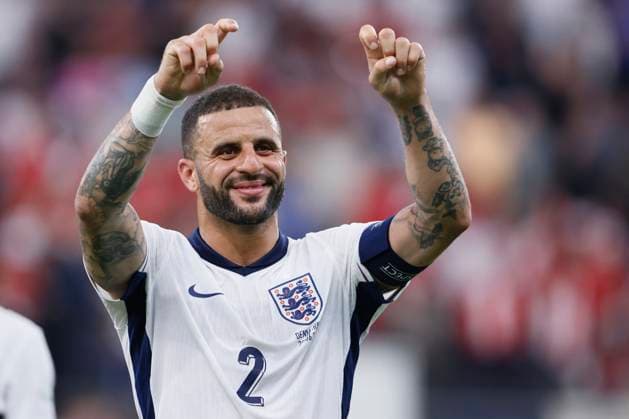 Denmark v England: Group C - UEFA EURO, EM, Europameisterschaft,Fussball 2024 Kyle Walker of England waves at fans after the UEFA EURO 2024 group stage match between Denmark and England at Frankfurt Arena on June 20, 2024 in Frankfurt am Main, Germany. Frankfurt am Main Frankfurt Arena Germany Germany Copyright: xRichardxSellers Sportsphoto APLx 14041767