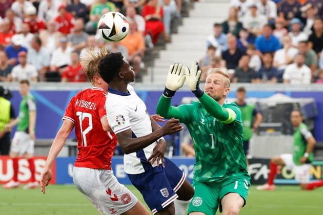 In the picture from left Victor Kristiansen Denmark, 17 , Bukayo Saka England, 7 and Goalkeeper Kasper Schmeichel Denmark, 1 20 06 2024, Denmark vs England, European Championship 2024, Matchday 2, Germany, Frankfurt am Main, Deutsche Bank Park, DFL REGULATIONS PROHIBIT ANY USE OF PHOTOGRAPHS AS IMAGE SEQUENCES AND OR QUASI VIDEO Copyright: HMBxMedia xJulienxBecker