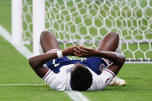 In the picture Bukayo Saka England, 7 , disappointment 20 06 2024, Denmark vs England, European Championship 2024, 2 Matchday, Germany, Frankfurt am Main, Deutsche Bank Park, DFL REGULATES PROHIBIT ANY USE OF PHOTOGRAPHS AS IMAGE SEQUENCES AND OR QUASI VIDEO Copyright: HMBxMedia xJulienxBecker