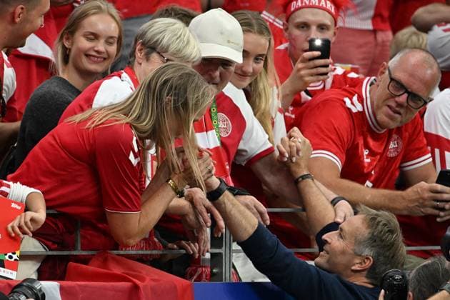 20 06 2024, xsltx, Football EM 2024, Denmark England emspor, v l Coach Head Coach Kasper Hjulmand Denmark Denmark Denmark with his family DFL DFB REGULATIONS PROHIBIT ANY USE OF PHOTOGRAPHS as IMAGE SEQUENCES and or QUASI VIDEO Frankfurt am Main