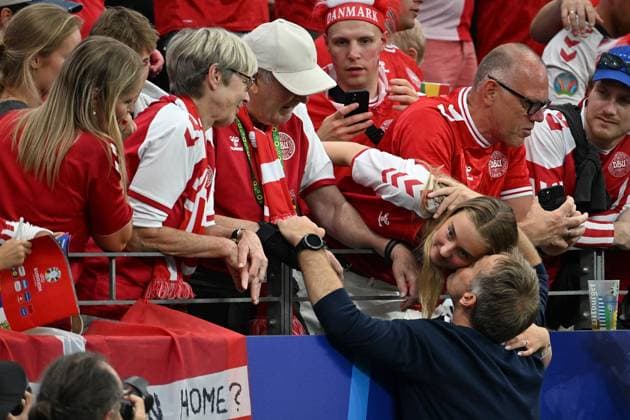 20 06 2024, xsltx, Football EM 2024, Denmark England emspor, v l Coach Head Coach Kasper Hjulmand Denmark Denmark Denmark with his family DFL DFB REGULATIONS PROHIBIT ANY USE OF PHOTOGRAPHS as IMAGE SEQUENCES and or QUASI VIDEO Frankfurt am Main