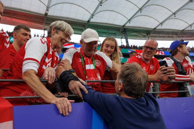 Coach Kasper Hjumland with his family seen during UEFA EURO, EM, Europameisterschaft,Fussball 2024 game between national teams of Denmark and England at Deutsche Bank Park, Frankfurt, Germany (Maciej Rogowski) Frankfurt Deutsche Bank Park Germany Copyright: xMaciejxRogowskix engdenmark