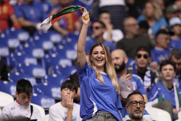 Italian supporters during the Euro 2024 soccer match between Spain and Italy at the Veltins Arena Stadion, Gelsenkirchen, Germany - Thursday 20, June 2024. - Soccer.  Copyright: xFabioxFerrari LaPressex