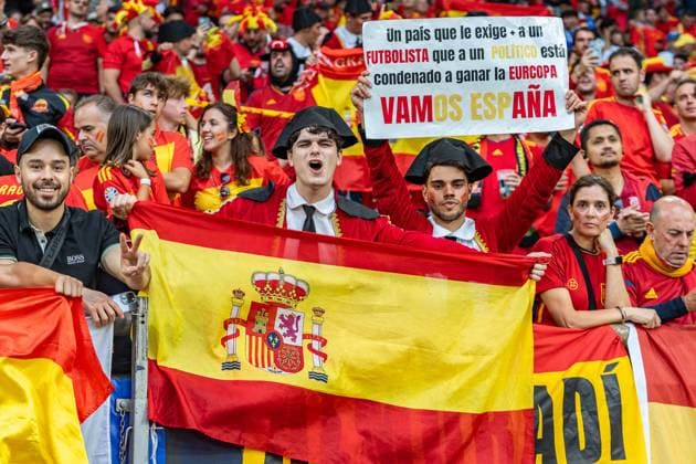 Spain Fans Spain Fans Spain vs Italy, Men, Football, Matchday 2, EURO 2024, 20 06 2024, European Championship, Group B Spain vs Italy, Men, Football, Matchday 2, EURO 2024, 20 06 2024, European Championship, Group B Gelsenkirchen Copyright: xEibner-Pressefoto BahhoxKarax EP_SPA