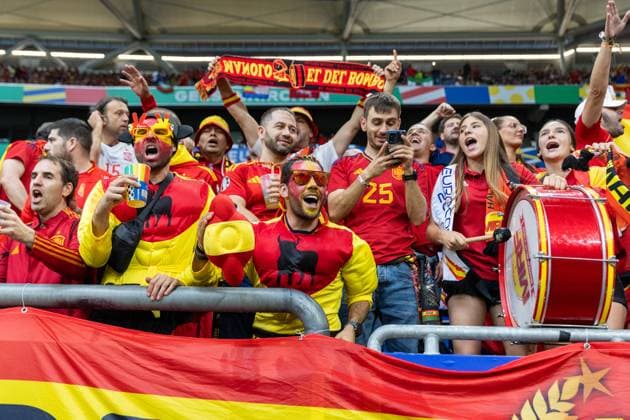 Spain v Italy - UEFA EURO, EM, Europameisterschaft,Fussball 2024 Spanish fans are gathering during the UEFA Euro 2024 Group B match between Spain v Italy, at the Arena AufSchalke Gelsenkirchen in Gelsenkirchen, Germany, on June 20, 2024. Gelsenkirchen Germany  Copyright: xAndrzejxIwanczukx originalFilename:iwanczuk-spainvit240620_npdmQ.jpg