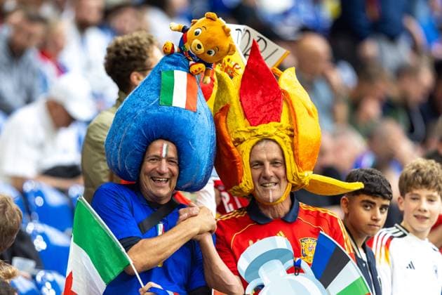 Spain v Italy - UEFA EURO, EM, Europameisterschaft,Fussball 2024 Italian and Spanish fans are gathering during the UEFA Euro 2024 Group B match between Spain v Italy, at the Arena AufSchalke Gelsenkirchen in Gelsenkirchen, Germany, on June 20, 2024. Gelsenkirchen Germany  Copyright: xAndrzejxIwanczukx originalFilename:iwanczuk-spainvit240620_npeJa.jpg