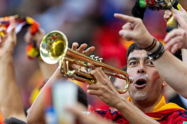 Spain v Italy - UEFA EURO, EM, Europameisterschaft,Fussball 2024 Spanish fans are gathering during the UEFA Euro 2024 Group B match between Spain v Italy, at the Arena AufSchalke Gelsenkirchen in Gelsenkirchen, Germany, on June 20, 2024. Gelsenkirchen Germany  Copyright: xAndrzejxIwanczukx originalFilename:iwanczuk-spainvit240620_npF3m.jpg
