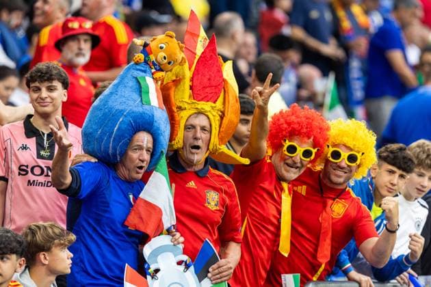 Spain v Italy - UEFA EURO, EM, Europameisterschaft,Fussball 2024 Spanish and Italian fans are gathering during the UEFA Euro 2024 Group B match between Spain v Italy, at the Arena AufSchalke Gelsenkirchen in Gelsenkirchen, Germany, on June 20, 2024. Gelsenkirchen Germany  Copyright: xAndrzejxIwanczukx originalFilename:iwanczuk-spainvit240620_npMwj.jpg