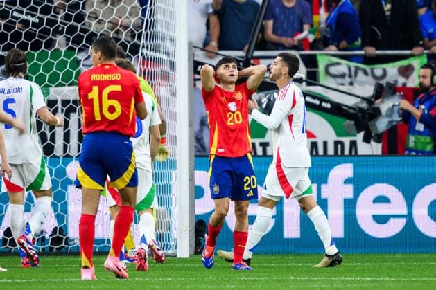 240620 Pedri of Spain looks dejected during the UEFA Euro 2024 Football Championship match between Spain and Italy on June 20, 2024 in Gelsenkirchen Photo Jesper Zerman BILDBYRAN kod JZ JZ0544 fotboll football soccer fotballs em europamästerskap em uefa euro uefa european football championship euro 2024 spanien spain italy bbeng depp  Copyright: JESPERxZERMAN BB240620JZ057