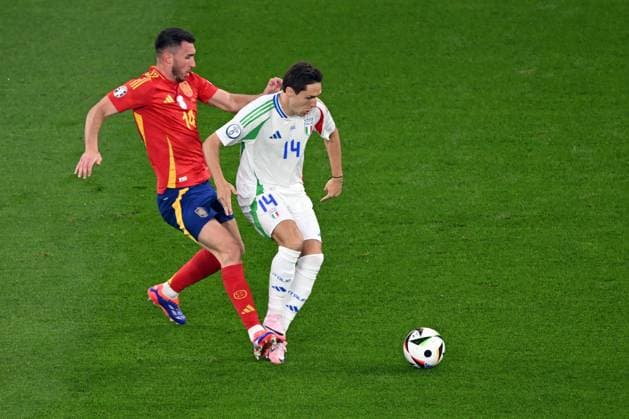 GELSENKIRCHEN - (l-r) Aymeric Laporte of Spain, Federico Chiesa of Italy during the UEFA EURO, EM, Europameisterschaft,Fussball 2024 group B match between Spain and Italy at the Arena AufSchalke on June 20, 2024 in Gelsenkirchen, Germany. ANP Hollandse Hoogte UEFA EURO 2024 2024 xVIxANPxSportx xGerritxvanxKeulenxIVx 501607405 originalFilename: 501607405.jpg