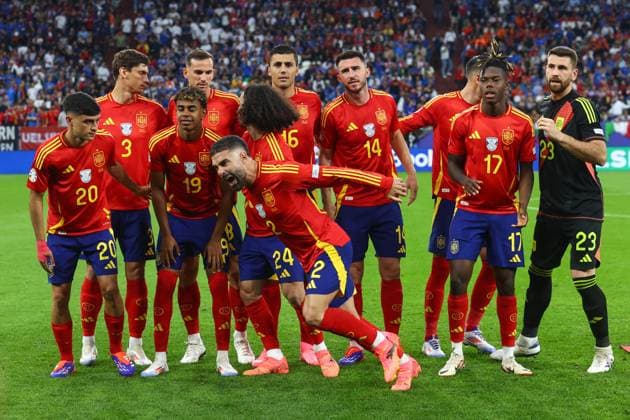 Spanien gegen Italien 20. Juni 2024, Gelsenkirchen UEFA EURO Gruppe B Spanien gegen Italien Daniel Carvajal von Spanien läuft nach dem Mannschaftsfoto schreiend davon Foto Charlotte Wilson Abseits Gelsenkirchen Deutschland  Copyright: xCharlottexWilsonx xOffsidexOffside