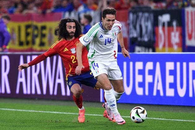 Soccer UEFA EURO 2024 group stage 2 matchday Spain Italy on 20 06 2024 at the Arena AufSchalke in Gelsenkirchen Marc Cucurella Spain , left Federico Chiesa Italy , right xRx