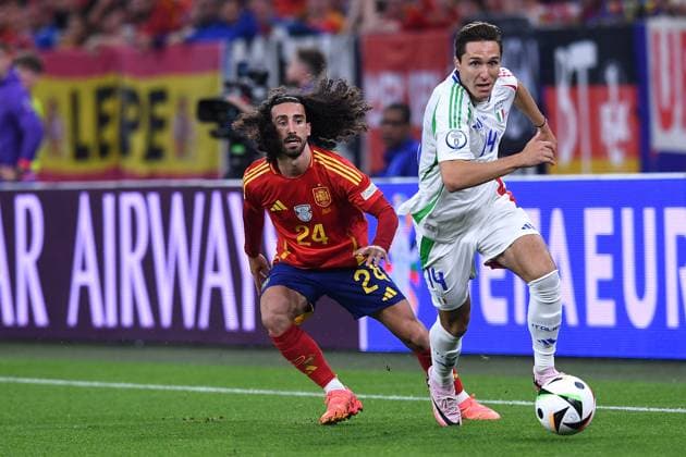 Soccer UEFA EURO 2024 group stage 2 matchday Spain Italy on 20 06 2024 at the Arena AufSchalke in Gelsenkirchen Marc Cucurella Spain , left Federico Chiesa Italy , right xRx
