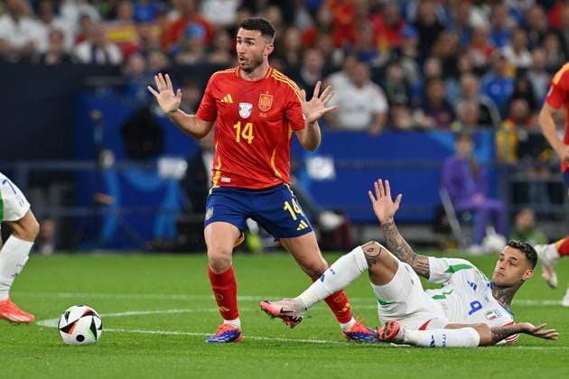 240620 EURO2024 SPAIN VS ITALY Aymeric Laporte (14) of Spain reacts after a duel with Gianluca Scamacca (9) of Italy during a soccer game between the national teams of Spain and Italy on the 2nd matchday in Group B in the group stage of the UEFA EURO, EM, Europameisterschaft,Fussball 2024 tournament , on Thursday 20 June 2024 in Gelsenkirchen , Germany . PHOTO SPORTPIX David Catry GELSENKIRCHEN GERMANY  Copyright: xx 465552