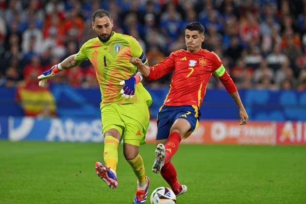 240620 EURO2024 SPAIN VS ITALY goalkeeper Gianluigi Donnarumma (1) of Italy fighting for the ball with Alvaro Morata (7) of Spain during a soccer game between the national teams of Spain and Italy on the 2nd matchday in Group B in the group stage of the UEFA EURO, EM, Europameisterschaft,Fussball 2024 tournament , on Thursday 20 June 2024 in Gelsenkirchen , Germany . PHOTO SPORTPIX David Catry GELSENKIRCHEN GERMANY  Copyright: xx 465556