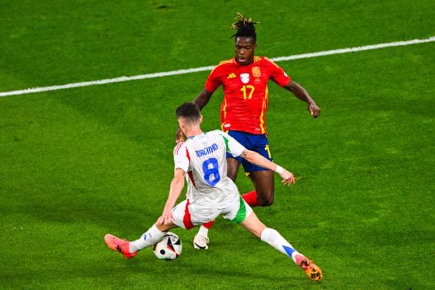 GELSENKIRCHEN - (l-r) Jorginho of Italy, Nico Williams of Spain during the UEFA EURO, EM, Europameisterschaft,Fussball 2024 group B match between Spain and Italy at the Arena AufSchalke on June 20, 2024 in Gelsenkirchen, Germany. ANP Hollandse Hoogte UEFA EURO 2024 2024 xVIxANPxSportx xGerritxvanxKeulenxIVx 501608671 originalFilename: 501608671.jpg