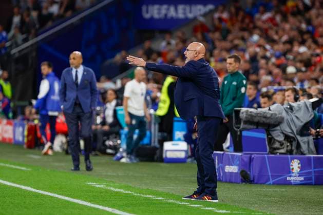 Spain s head coach Luis de la Fuente reacts during the UEFA EURO, EM, Europameisterschaft,Fussball 2024 group B soccer match between Spain and Italy, in Gelsenkirchen, Germany, 20 June 2024. UEFA EURO 2024 - Group B: Spain vs. Italy !ACHTUNG: NUR REDAKTIONELLE NUTZUNG!  Copyright: xJJxGuillenx GRAF4255 20240620-55013930996_1