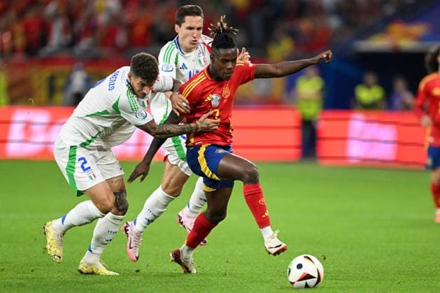 European Championship 2024 Spain Italy on 20 06 2024 in the Veltins Arena in Gelsenkirchen Giovanni Di Lorenzo ITA and Nico Williams ESP MT