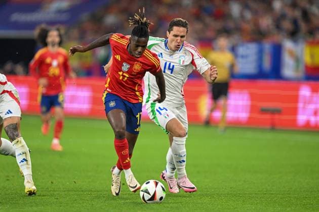 European Championship 2024 Spain Italy on 20 06 2024 in the Veltins Arena in Gelsenkirchen Federico Chiesa ITA and Nico Williams ESP MT