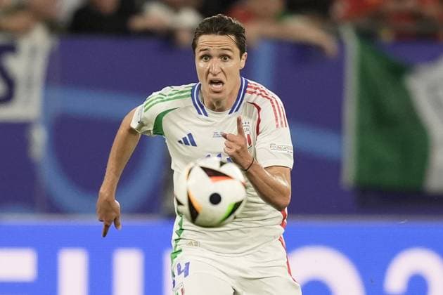 Italy s Federico Chiesa during the Euro 2024 soccer match between Spain and Italy at the Veltins Arena Stadion, Gelsenkirchen, Germany - Thursday 20, June 2024. - Soccer.  Copyright: xFabioxFerrari LaPressex