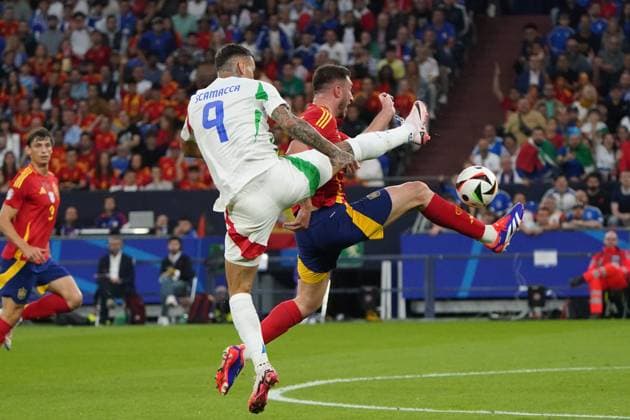 EURO 2024, football, UEFA Euro 2024, EM 2024, group stage, GroupB, Spain Italy ArenaAufSchalke, Gelsenkirchen, gianluca scamacca Italy,aymeric laporte, spain