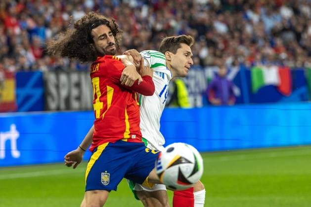 Spain v Italy - UEFA EURO, EM, Europameisterschaft,Fussball 2024 Marc Cucurella, Federico Chiesa during the UEFA Euro 2024 Group B match between Spain v Italy, at the Arena AufSchalke Gelsenkirchen in Gelsenkirchen, Germany, on June 20, 2024. Gelsenkirchen Germany  Copyright: xAndrzejxIwanczukx originalFilename:iwanczuk-spainvit240620_npmsM.jpg