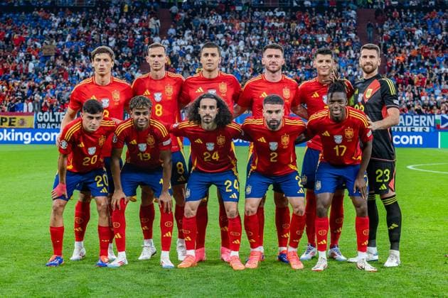 Spain team photo team photo Pedri Spain, 20 Lamine Yamal Spain, 19 Marc Cucurella Spain, 24 Daniel Carvajal Spain, 02 Nico Williams Spain, 17 Unai Simon Spain, 23 Fabian Ruiz Spain, 08 Rodri Spain, 16 Aymeric Laporte Spain, 14 Alvaro Morata Spain, 07 Spain vs. Italy, Men, Football, Matchday 2, EURO 2024, 20 06 2024, European Championship, Group B Spain vs. Italy, Men, Football, Matchday 2, EURO 2024, 20 06 2024, European Championship, Group B Gelsenkirchen Copyright: xEibner-Pressefoto BahhoxKarax EP_SPA