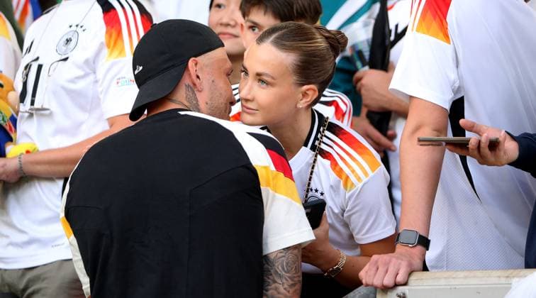BAU 19 06 2024 Stuttgart European Football Championship 2024 Germany vs Hungary, from left David Raum GER and girlfriend Eva Katharina