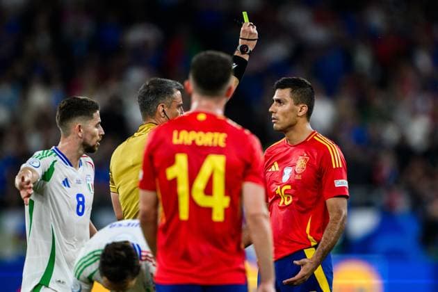 240620 Rodrigo Hernandez of Spain receives a yellow card during the UEFA Euro 2024 Football Championship match between Spain and Italy on June 20, 2024 in Gelsenkirchen Photo Jesper Zerman BILDBYRAN kod JZ JZ0544 fotboll football soccer fotball fotballs em europamästerskap em uefa euro uefa european football championship euro 2024 spanien spain italy bbeng  Copyright: JESPERxZERMAN BB240620JZ099