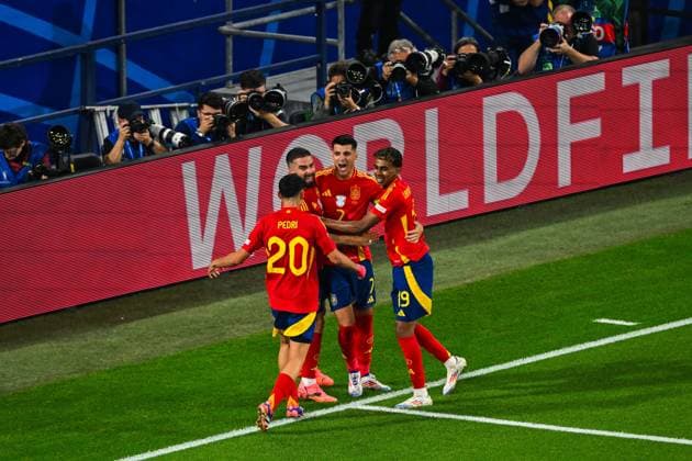 GELSENKIRCHEN - (l-r) Pedri of Spain, Dani Carvajal of Spain, Alvaro Morata of Spain, Lamine Yamal of Spain celebrate the 1-0 during the UEFA EURO, EM, Europameisterschaft,Fussball 2024 group B match between Spain and Italy at the Arena AufSchalke on June 20, 2024 in Gelsenkirchen , Germany. ANP Hollandse Hoogte UEFA EURO 2024 2024 xVIxANPxSportx xGerritxvanxKeulenxIVx 501613932 originalFilename: 501613932.jpg
