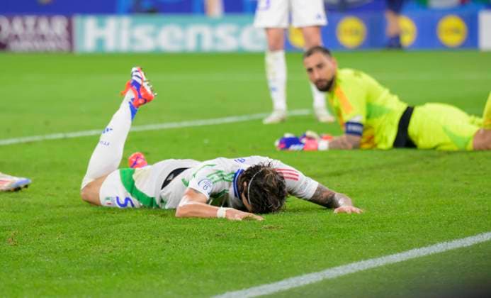 Riccardo CALAFIORI ITA after his own goal for 1 0, behind goalkeeper Gianluigi DONNARUMMA ITA Preliminary Round 2 Matchday, Group B, Match M16, Spain ESP Italy ITA , on 20 06 2024 in Gelsenkirchen Germany European Football Championship 2024 from 14 06 14 07 2024 in Germany Â