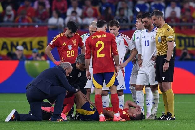 Soccer UEFA EURO 2024 Group Stage 2 Matchday Spain Italy on 20 06 2024 at Arena AufSchalke in Gelsenkirchen Rodri Spain injured on the ground Injury xRx