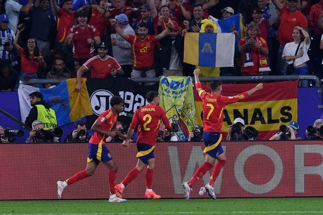 Soccer UEFA EURO 2024 group stage 2 matchday Spain Italy on 20 06 2024 at Arena AufSchalke in Gelsenkirchen Goal celebration for 1 0 by own goal Riccardo Calafiori Italy Lamine Yamal Spain , Dani Carvajal Spain , Alvaro Morata Spain xRx