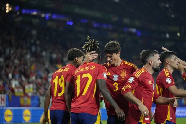 EURO 2024 - Matchday 2, Group B: Spain vs. Italy Spain celebrate getting a 1-0 lead through Riccardo Calafiori s own goal during the EURO 2024 Day 2 Group B match between Spain and Italy on 20 June 2024, at Arena AufSchalke, in Gelsenkirchen, Germany Gelsenkirchen Arena AufSchalke Germany Copyright: xAlexandraxFechetex _ADR1193