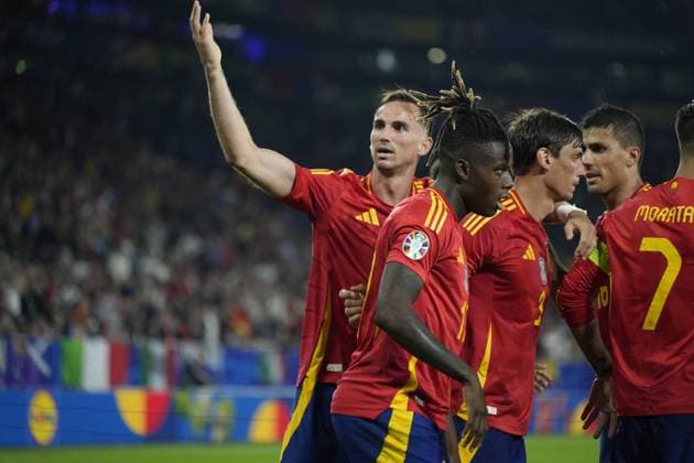 EURO 2024 - Matchday 2, Group B: Spain vs. Italy Spain celebrate getting a 1-0 lead through Riccardo Calafiori s own goal during the EURO 2024 Day 2 Group B match between Spain and Italy on 20 June 2024, at Arena AufSchalke, in Gelsenkirchen, Germany Gelsenkirchen Arena AufSchalke Germany Copyright: xAlexandraxFechetex _ADR1202