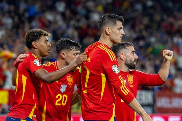 Spain v Italy - UEFA EURO, EM, Europameisterschaft,Fussball 2024 Lamine Yamal, Pedri, Alvaro Morata, Dani Carvajal are playing during the UEFA Euro 2024 Group B match between Spain v Italy, at the Arena AufSchalke Gelsenkirchen in Gelsenkirchen, Germany, on June 20, 2024. Gelsenkirchen Germany Copyright: xAndrzejxIwanczukx originalFilename:iwanczuk-spainvit240620_npxis.jpg
