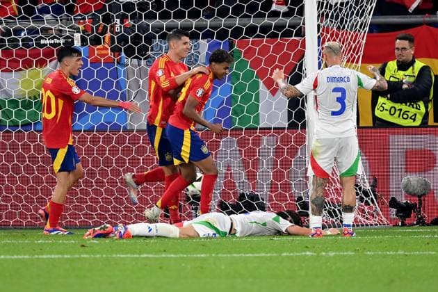 20 06 2024, xjrdrx, Football EM 2024, Spain Italy emspor, v l goal celebration after the goal to celebrate the goal celebrate 1 0 at Lamine Yamal Nasraoui Ebana Spain own goal by Riccardo Calafiori Italy DFL DFB REGULATIONS PROHIBIT ANY USE OF PHOTOGRAPHS as IMAGE SEQUENCES and or QUASI VIDEO Gelsenkirchen