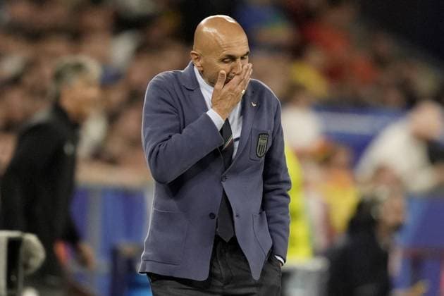 Italy s head coach Luciano Spalletti reacts during the Euro 2024 soccer match between Spain and Italy at the Veltins Arena Stadion, Gelsenkirchen, Germany - Thursday 20, June 2024. - Soccer.  Copyright: xFabioxFerrari LaPressex