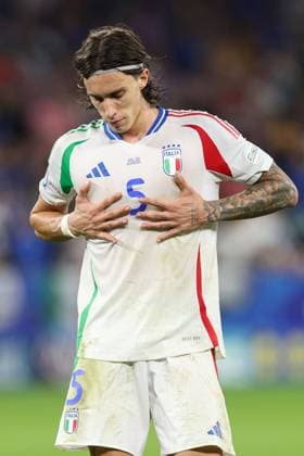 Riccardo Calafiori of Italy shows a look of dejection at full-time Spain v Italy, UEFA European Championship, EM, Europameisterschaft 2024, Group B, Football, Arena AufSchalke, Gelsenkirchen, Germany, 20 Jun 2024 EDITORIAL USE ONLY No use with unauthorised audio, video, data, fixture lists, club league logos or live services. Online in-match use limited to 120 images, no video emulation. No use in betting, games or single club league player publications. Copyright: xPaulxCurrie Shutterstockx 14543734dw