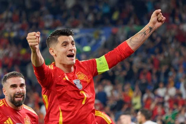 Gelsenkirchen: Alvaro Morata of Spain celebrates Calafiori s own goal during UEFA EURO, EM, Europameisterschaft,Fussball 2024 - Spain vs Italy, UEFA European Football Championship in Gelsenkirchen, Germany, June 20 2024 UEFA European Football Championship - UEFA Euro 2024 - Spain vs Italy  - ZUMAp169 20240620_zsa_p169_329 Copyright: xIPAx
