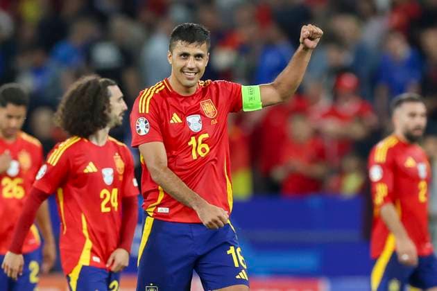 Rodri Spain cheers, UEFA EURO 2024 Group B, Spain vs Italy, Arena AufSchalke, 20 06 2024, Gelsenkirchen, Germany