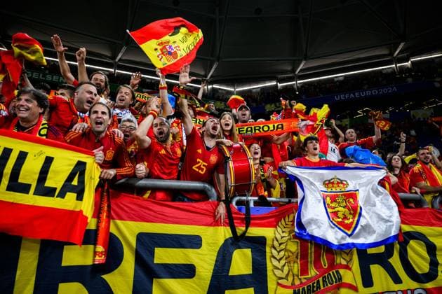 240620 Fans of Spain celebrate after the UEFA Euro 2024 Football Championship match between Spain and Italy on June 20, 2024 in Gelsenkirchen Photo Jesper Zerman BILDBYRAN kod JZ JZ0544 fotboll football soccer fotballs em europamästerskap em uefa euro uefa european football championship euro 2024 spanien spain italy bbeng jubel publik  Copyright: JESPERxZERMAN BB240620JZ175