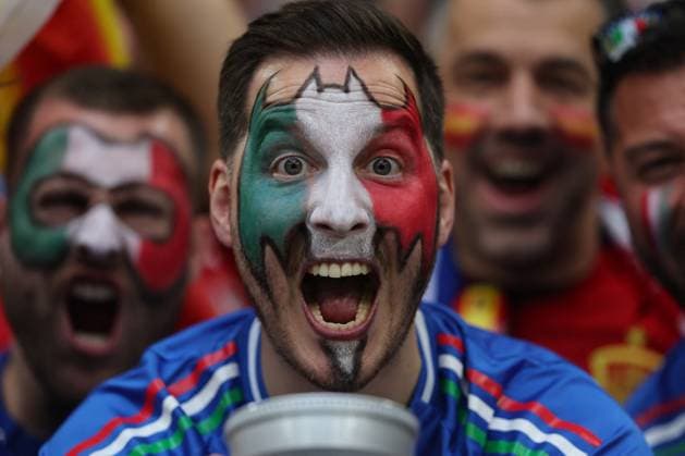 UEFA EURO, EM, Europameisterschaft,Fussball 2024: Spain vs Italy at Veltins Arena stadium in Gelsenkirchen. Gelsenkirchen, Germany 20.06.2024: The colors of the Spanish and Italian fans in the stands before the UEFA EURO 2024 group stage B football match between Spain vs Italy at Veltins Arena stadium in Gelsenkirchen. Gelsenkirchen Germany Germany  Copyright: xIPAxSport ABACAx