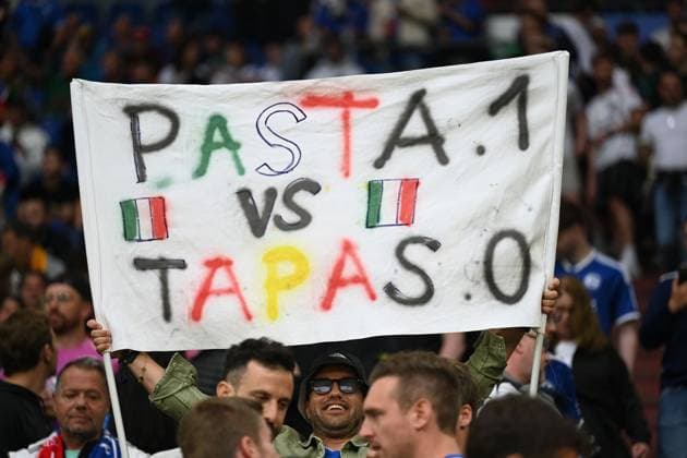 Supporters (Italy) during the UEFA EURO, EM, Europameisterschaft,Fussball Germany 2024 match between Spain 1-0 Italy at Arena AufSchalke on June 20, 2024 in Gelsenkirchen, Germany. Noxthirdxpartyxsales  (257099595)