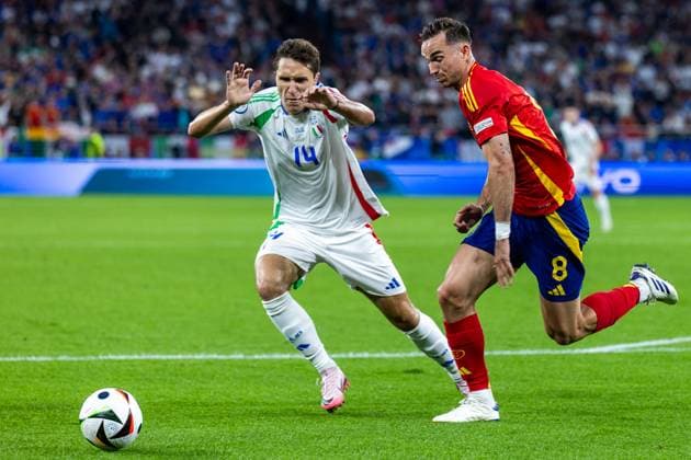 Spain v Italy - UEFA EURO, EM, Europameisterschaft,Fussball 2024 Federico Chiesa, Fabian Ruiz are playing during the UEFA Euro 2024 Group B match between Spain v Italy, at the Arena AufSchalke Gelsenkirchen in Gelsenkirchen, Germany, on June 20, 2024. Gelsenkirchen Germany  Copyright: xAndrzejxIwanczukx originalFilename:iwanczuk-spainvit240620_npyD0.jpg