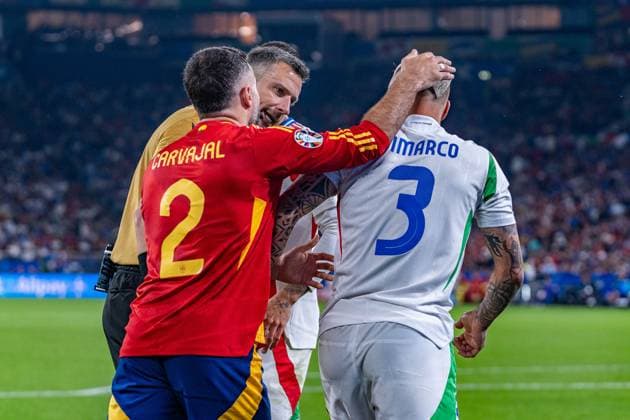 Daniel Carvajal Spain, 02 Federico Dimarco Italy, 03 Spain vs Italy, Men, Football, Matchday 2, EURO 2024, 20 06 2024, European Championship, Group B Spain vs Italy, Men, Football, Matchday 2, EURO 2024, 20 06 2024, European Championship, Group B Gelsenkirchen Copyright: xEibner-Pressefoto BahhoxKarax EP_SPA